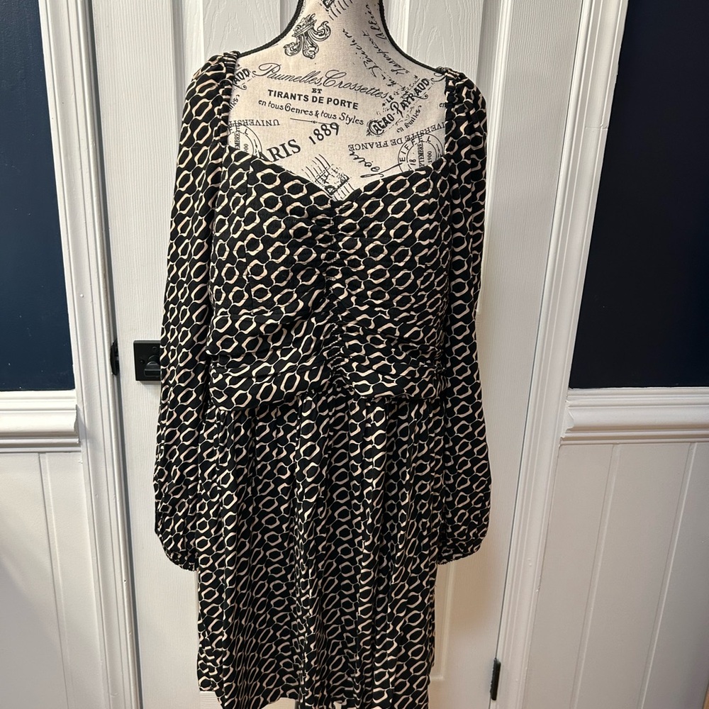 Black and White Long Sleeve Sundress with Sweetheart Neckline